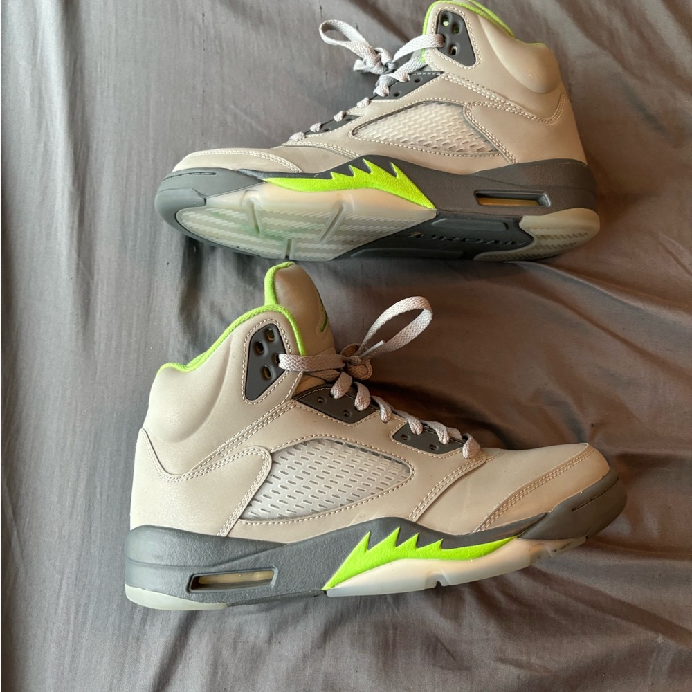 Green bean Jordan’s size 9